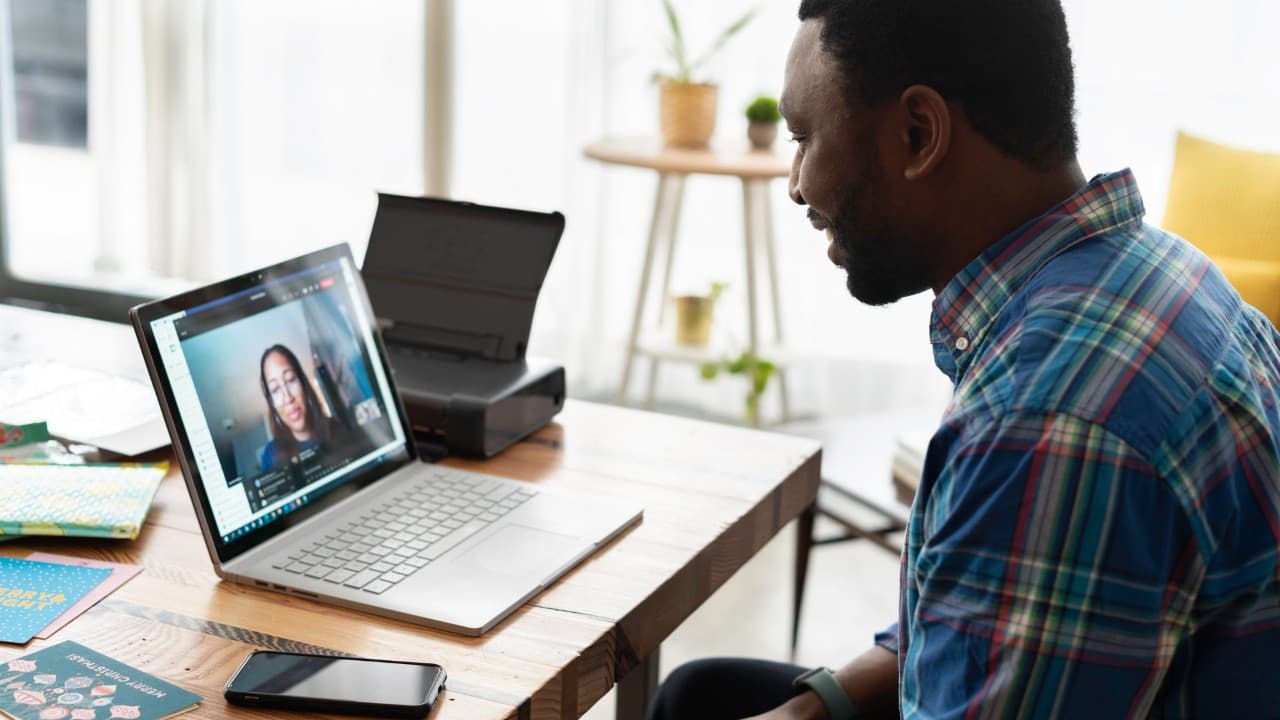 A participant receiving help with digital tools